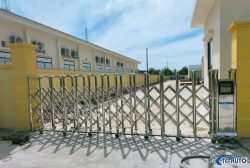 hình ảnh lắp đặt cổng inox tự động 304